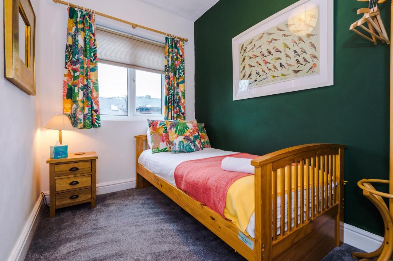 Cosy House With Garden & Parking, Sheffield Exterior photo
