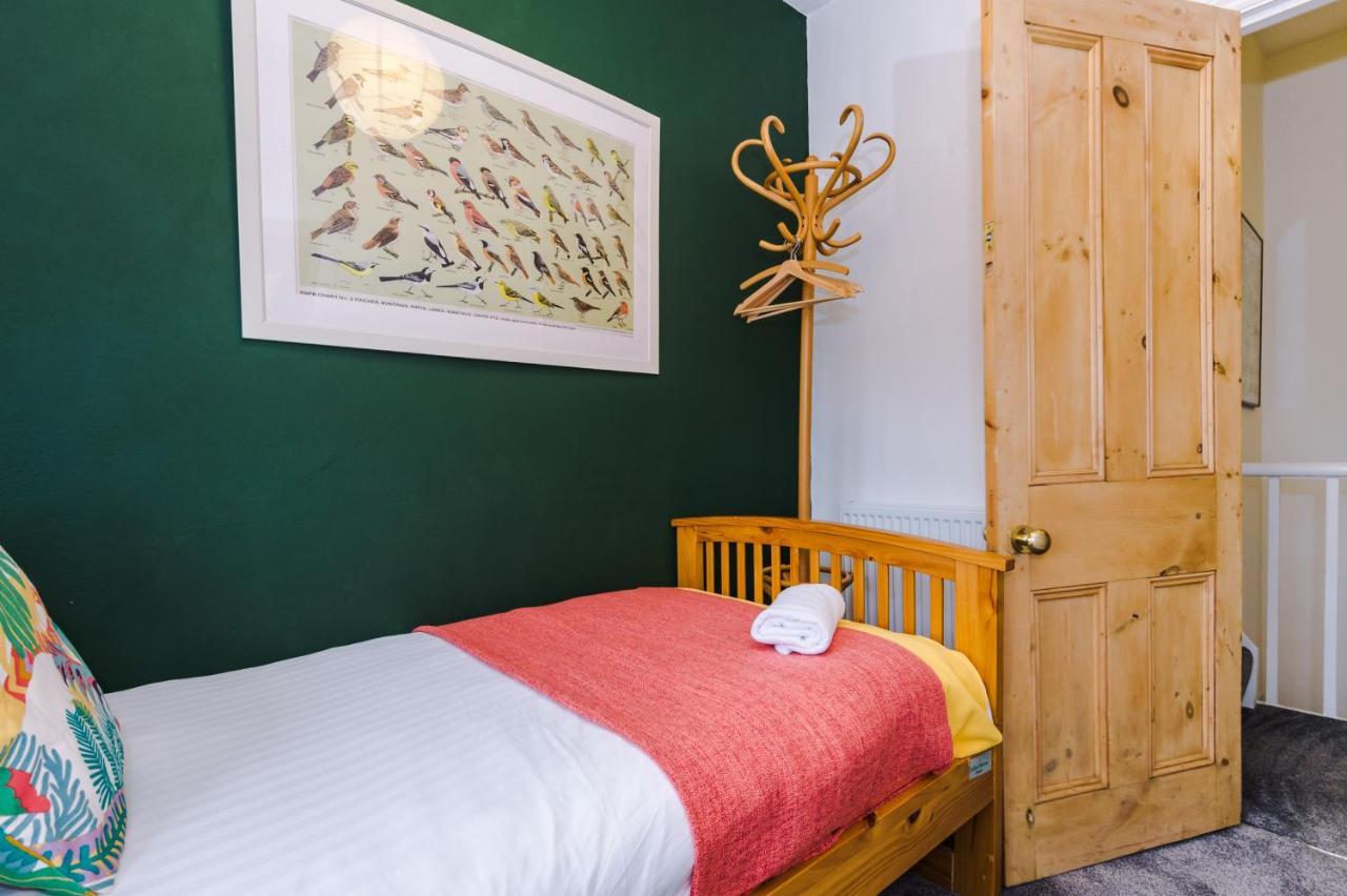 Cosy House With Garden & Parking, Sheffield Exterior photo